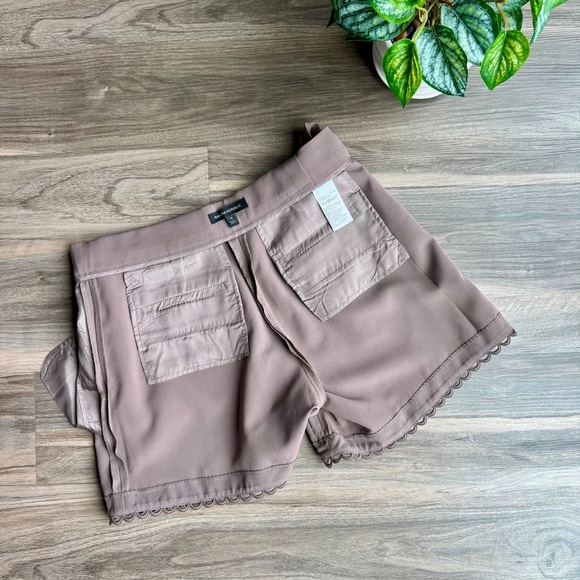 Banana Republic Taupe Side Tie-Waist Pleated Lace-Trim Tailored Shorts – Size 6 - Picture 13 of 15